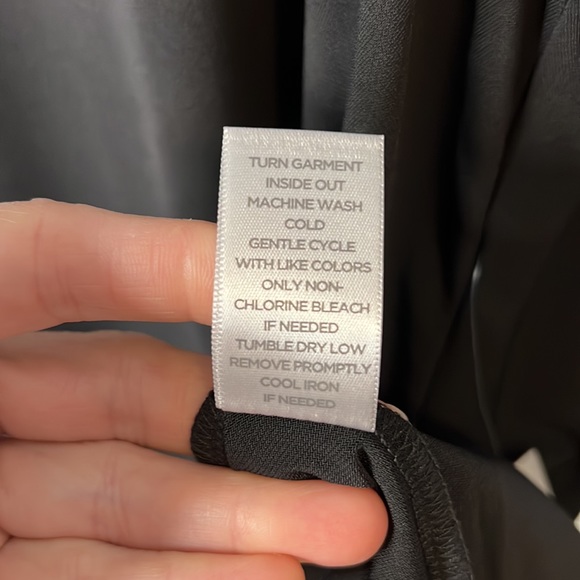 Woman’s Avenue Top Black Short Sleeve With White Flower Design Size 24W - Picture 8 of 8